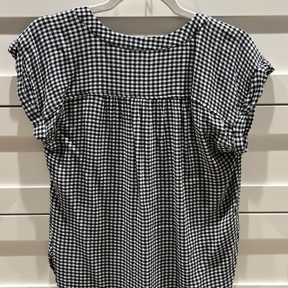 LOFT Size XS Button Down cap sleeve blouse. Barely worn - Picture 4 of 6